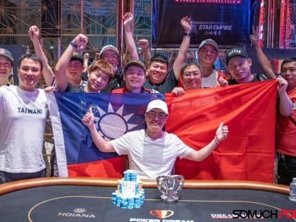 Poker Dream Vietnam: Zong Chi He, Sin-Ren Chen, Yeu Wei Hsiang, Jason Lau, Chunharas Tossapat lift trophies