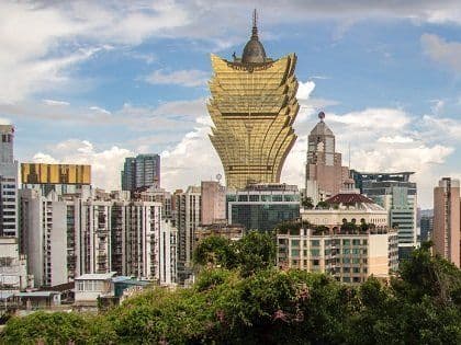 Macau Briefs: HKZM bridge connects Macau to Hong Kong; Less options for poker players