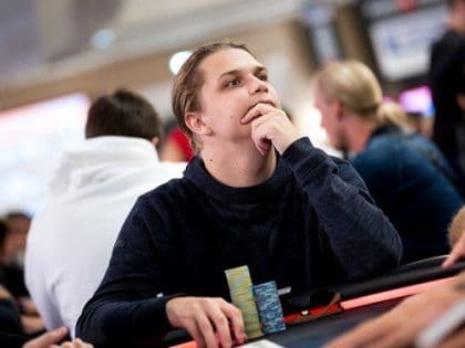 Natural8-WSOPC closes with over US$ 104M in prizes; Niklas Astedt leads Main Event final 9; Sunday night highlights