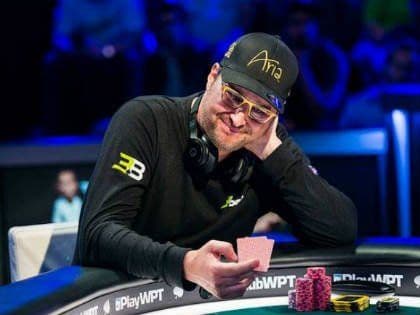 Artur Papazyan defeats Phil Hellmuth to win the WPT Legends Main Event