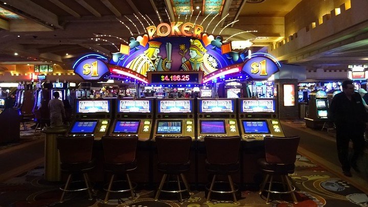casino-poker-machine