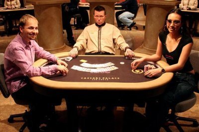 Daniel Negreanu and Evelyn Ng at the poker table
