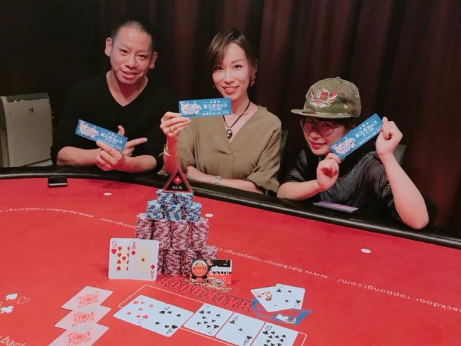 Winners with their prizes at Backdoor Poker Tokyo