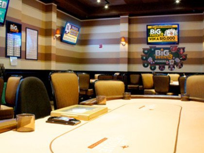 Club Fortune Casino poker tables