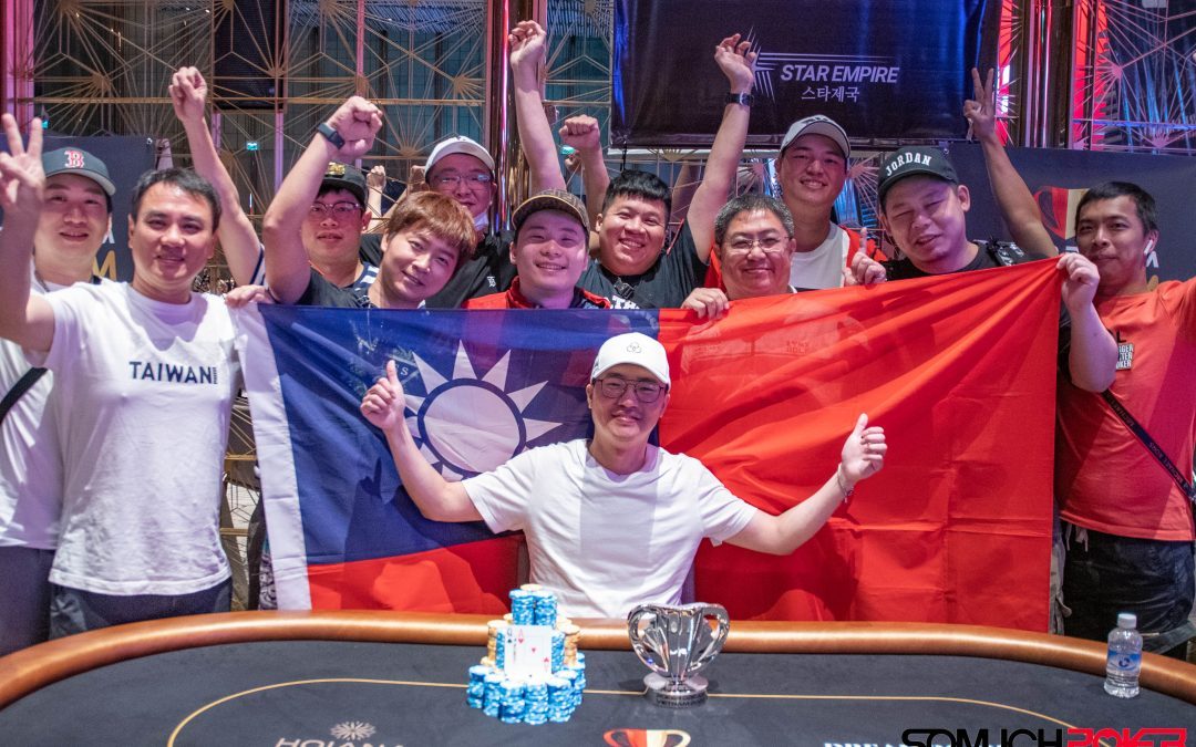 Poker Dream Vietnam: Zong Chi He, Sin-Ren Chen, Yeu Wei Hsiang, Jason Lau, Chunharas Tossapat lift trophies